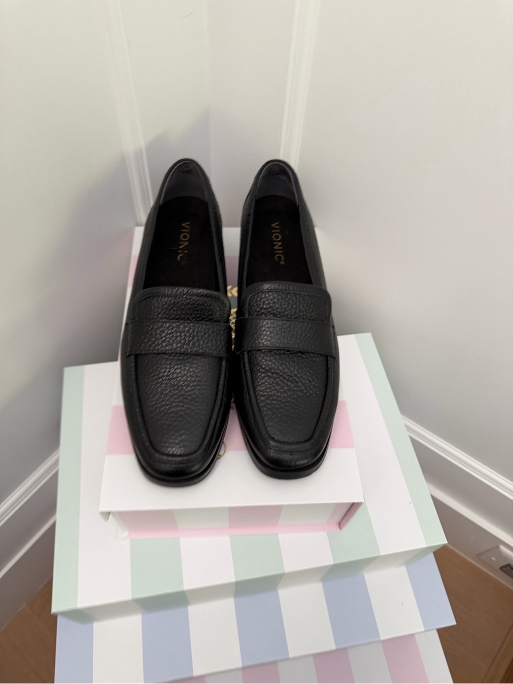 Vionic Black Pebbled Leather Loafers